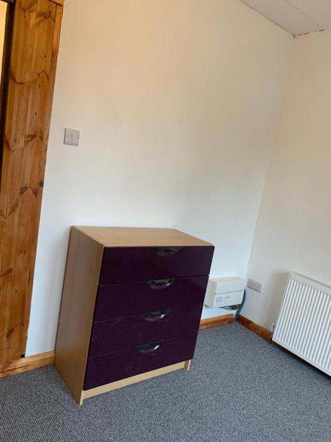 Stoke-on-Trent One Lovely Apartmt 1 Double & 2 Camp Beds 아파트 외부 사진